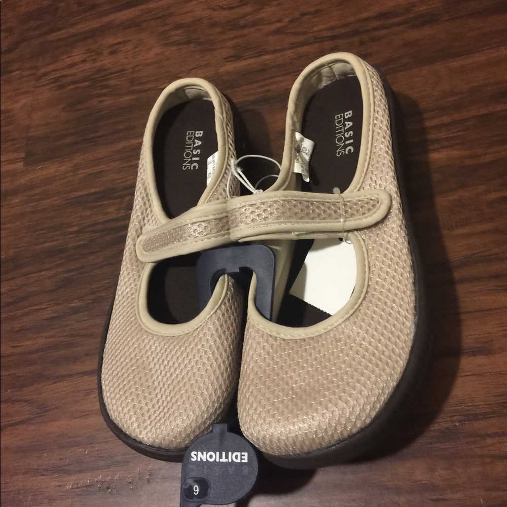 NWT Basic Editions Big Girls Shoes Size 6
